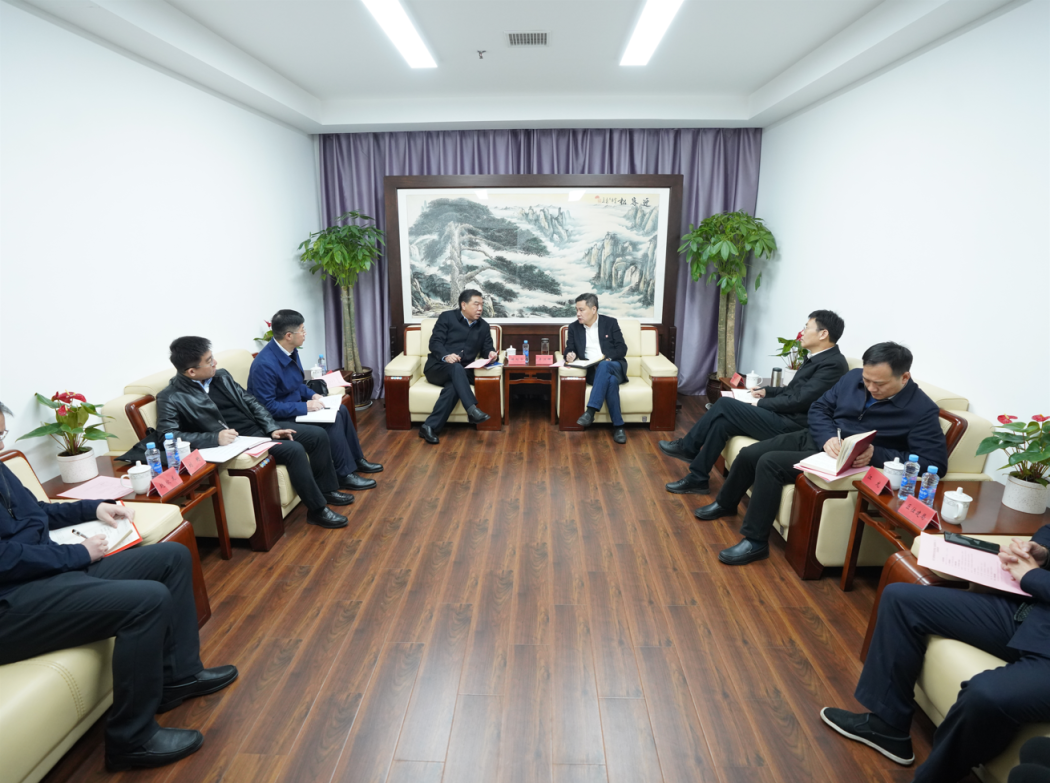 林绍华与南昌市红谷滩区委书记吴江辉进行会谈